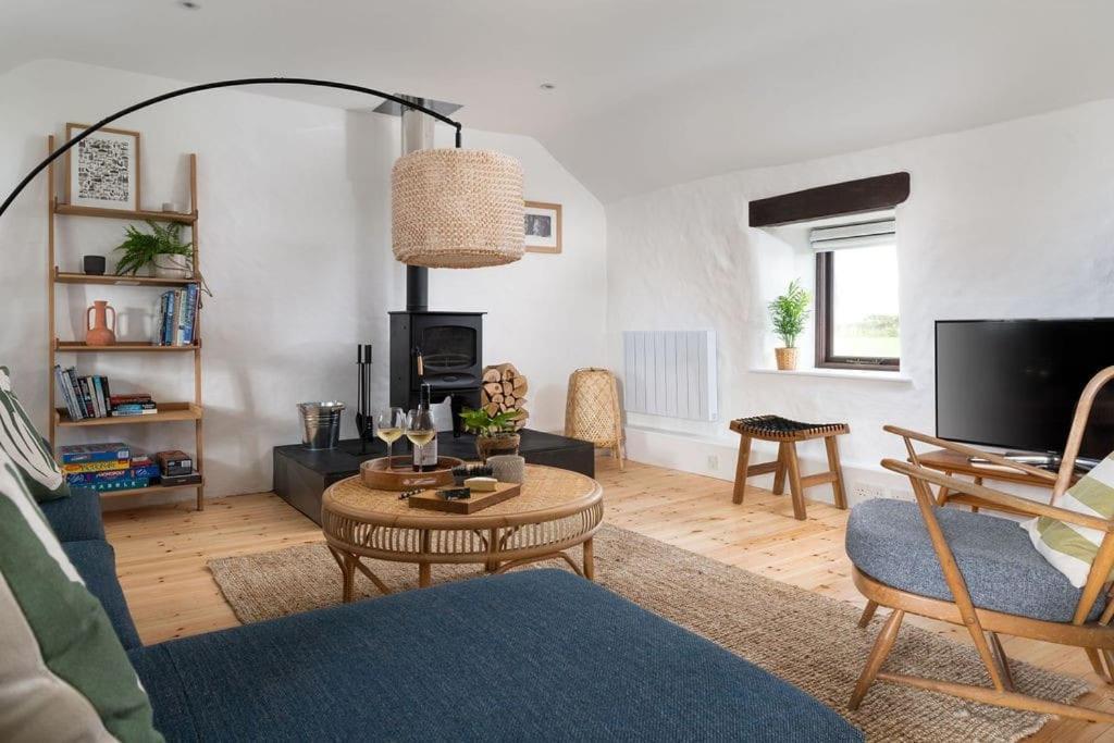 Porthcurno Barns, The Cart Lodge - Cosy Cottage, Walk To Porthcurno Beach, Pedn Vouder & Minack Theatre 펜젠스 외부 사진