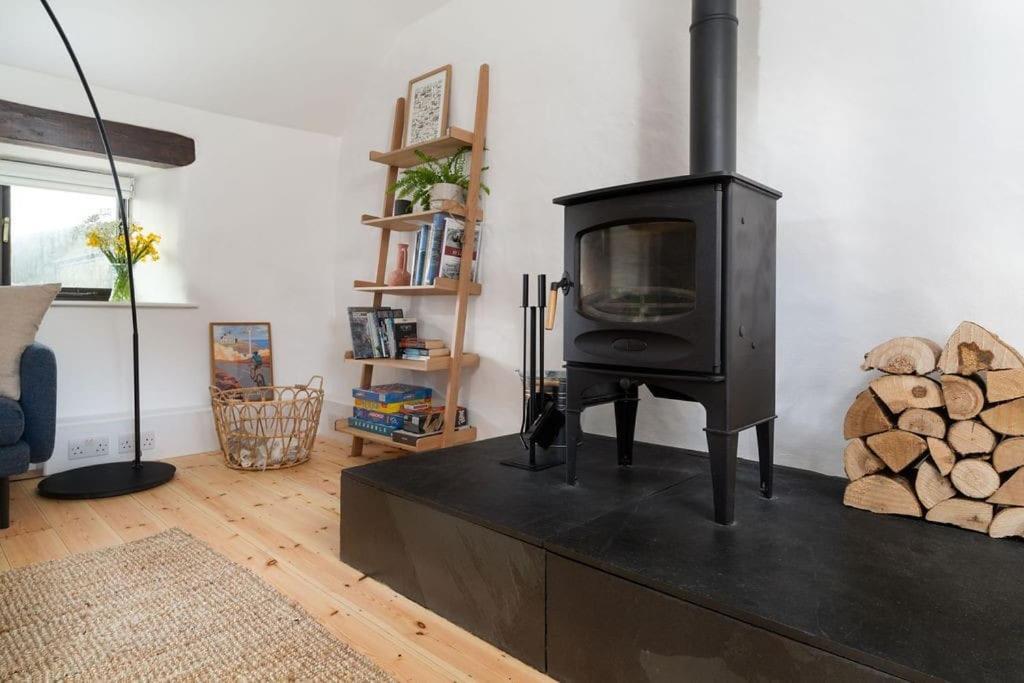 Porthcurno Barns, The Cart Lodge - Cosy Cottage, Walk To Porthcurno Beach, Pedn Vouder & Minack Theatre 펜젠스 외부 사진