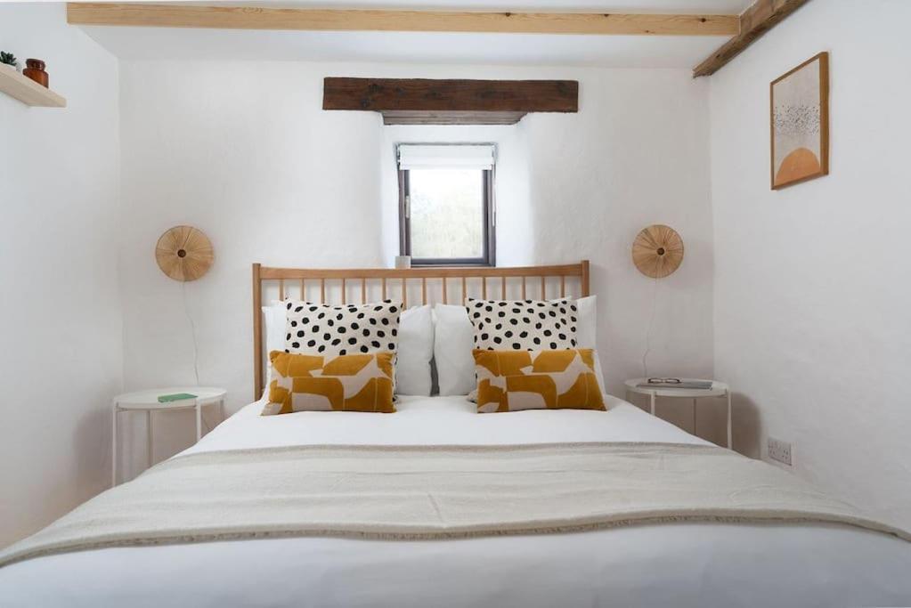 Porthcurno Barns, The Cart Lodge - Cosy Cottage, Walk To Porthcurno Beach, Pedn Vouder & Minack Theatre 펜젠스 외부 사진