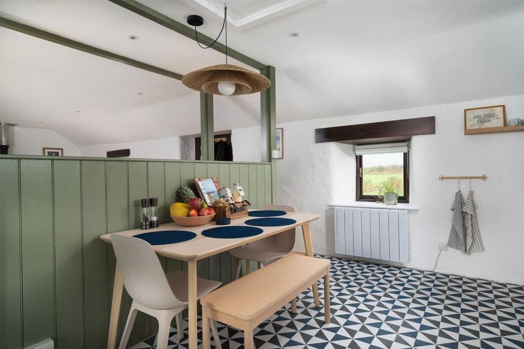 Porthcurno Barns, The Cart Lodge - Cosy Cottage, Walk To Porthcurno Beach, Pedn Vouder & Minack Theatre 펜젠스 외부 사진