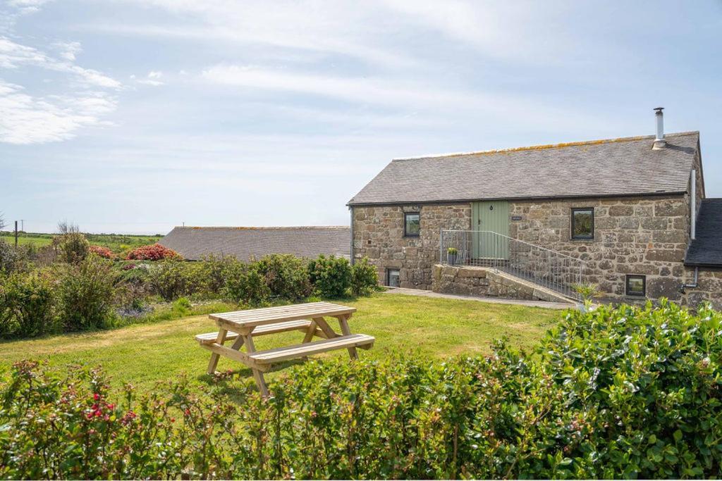 Porthcurno Barns, The Cart Lodge - Cosy Cottage, Walk To Porthcurno Beach, Pedn Vouder & Minack Theatre 펜젠스 외부 사진